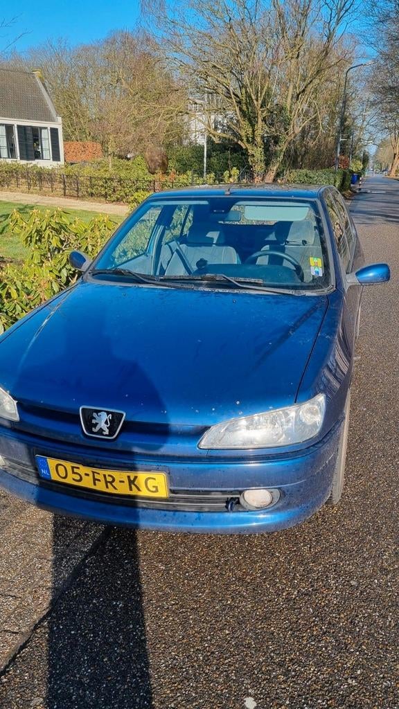 GEZOCHT. Peugeot 306. motorkap en voor bumper zelfde kleur., Ophalen of Verzenden