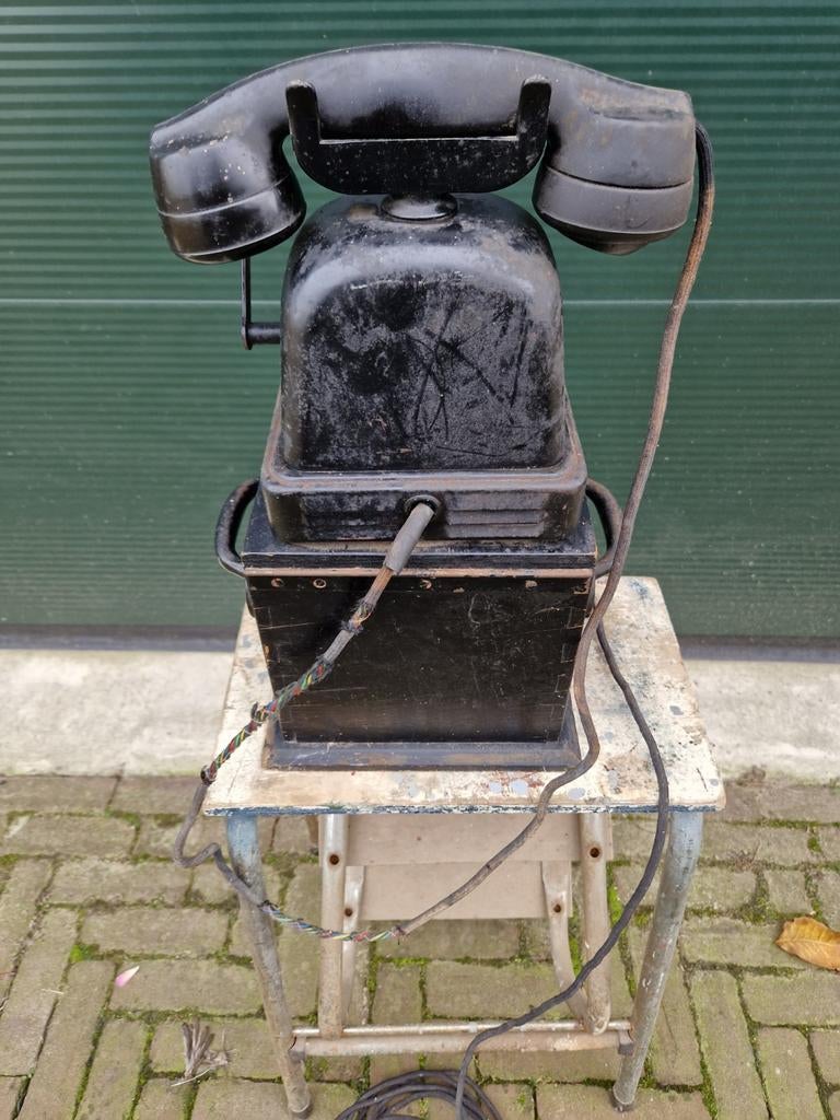 Oude Ericsson telefoon, antieke telefoon, Ophalen