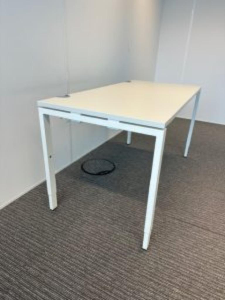 Haworth bureau met knop en kabelgoot 120x60xH64-84 cm, 10st, Huis en Inrichting, Ophalen of Verzenden, Gebruikt