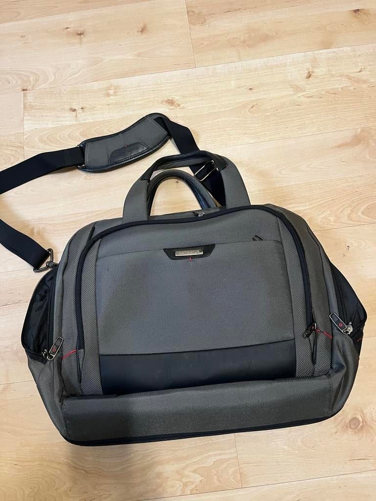 SAMSONITE PRO-DLX4laptoptas weinig gebruikt kleur olijfgroen, Verzenden, 17 inch of meer, Zo goed als nieuw, Schoudertas