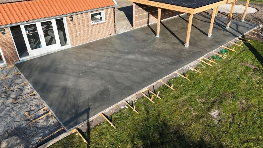 Betonvloer , vlinderen en storten , fundering