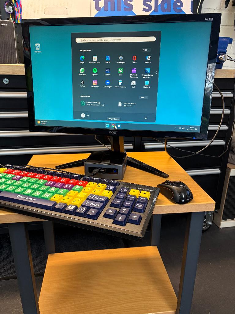 Intel NUC PC met Senioren/Slechtzienden Keyboard, Computers en Software, Desktop Pc's, Zo goed als nieuw, 2 tot 3 Ghz, SSD, 8 GB