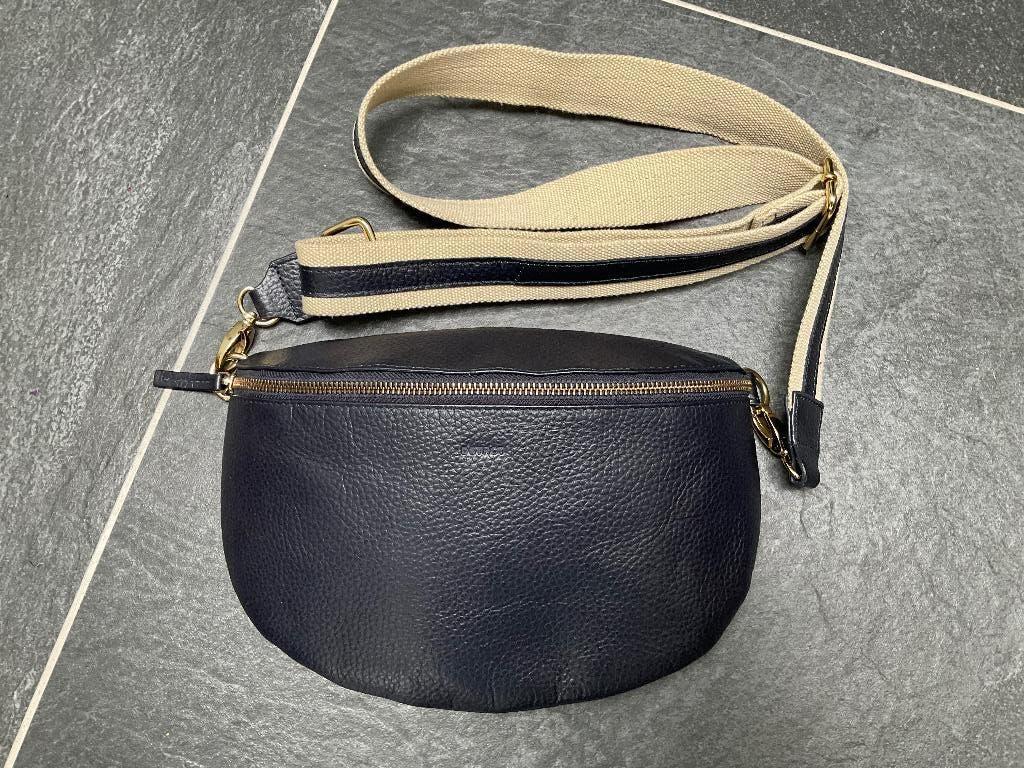 DSTRCT leren Crossbody tas zwart met beige schouderband, Sieraden, Tassen en Uiterlijk, Ophalen of Verzenden, Zo goed als nieuw