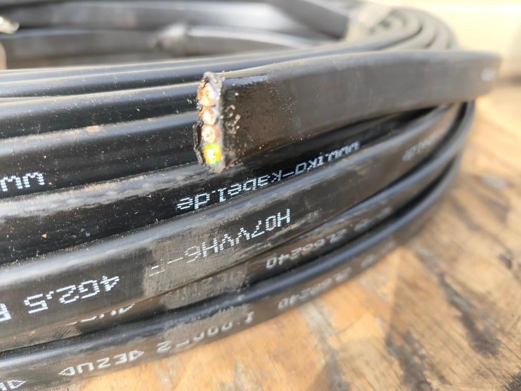 4 aderige platte stroomkabel, 2,5 kwadraat lengte ca. 24 mtr, Ophalen of Verzenden, Zo goed als nieuw, Kabel of Snoer