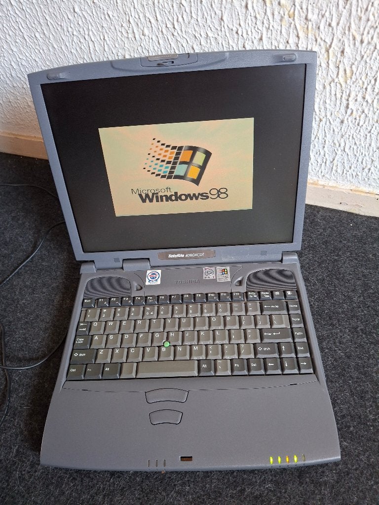 Toshiba S4080XCDT Pentium II, met Windows 98 in TOPstaat!!!, Computers en Software, Vintage Computers, Ophalen of Verzenden