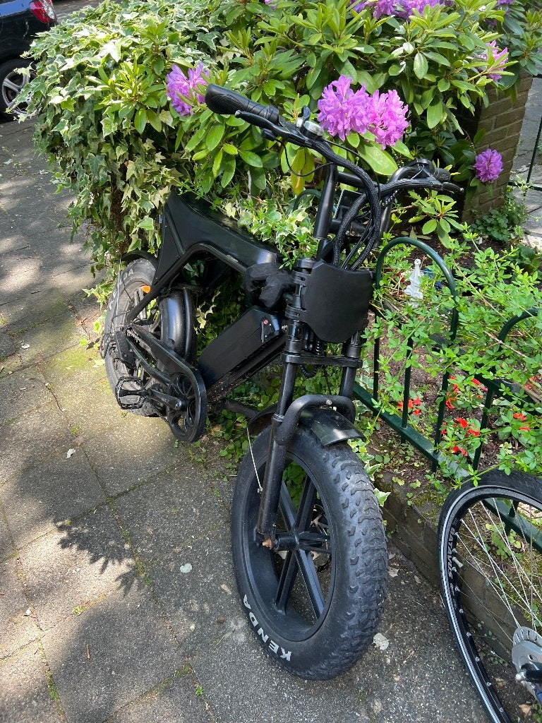 Custom Ouxi v8 3.0, Zo goed als nieuw, 59 cm of meer, 30 tot 50 km per accu, Ophalen