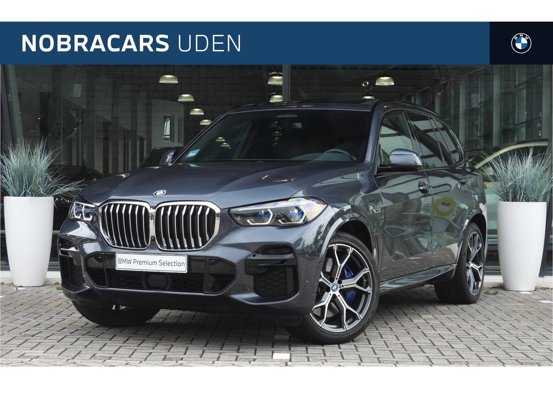 BMW X5 xDrive45e M Sport Automaat / Trekhaak / Panoramadak S, Gebruikt, 394 pk, Met garantie (alle), Leder