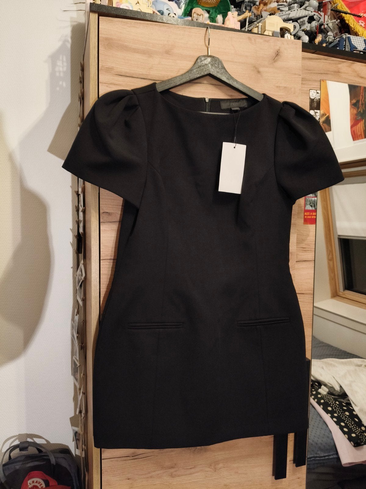 Zwarte Zara jurk met pofmouwen - Maat L, Kleding | Dames, Maat 42/44 (L), Nieuw, Ophalen of Verzenden, Boven de knie