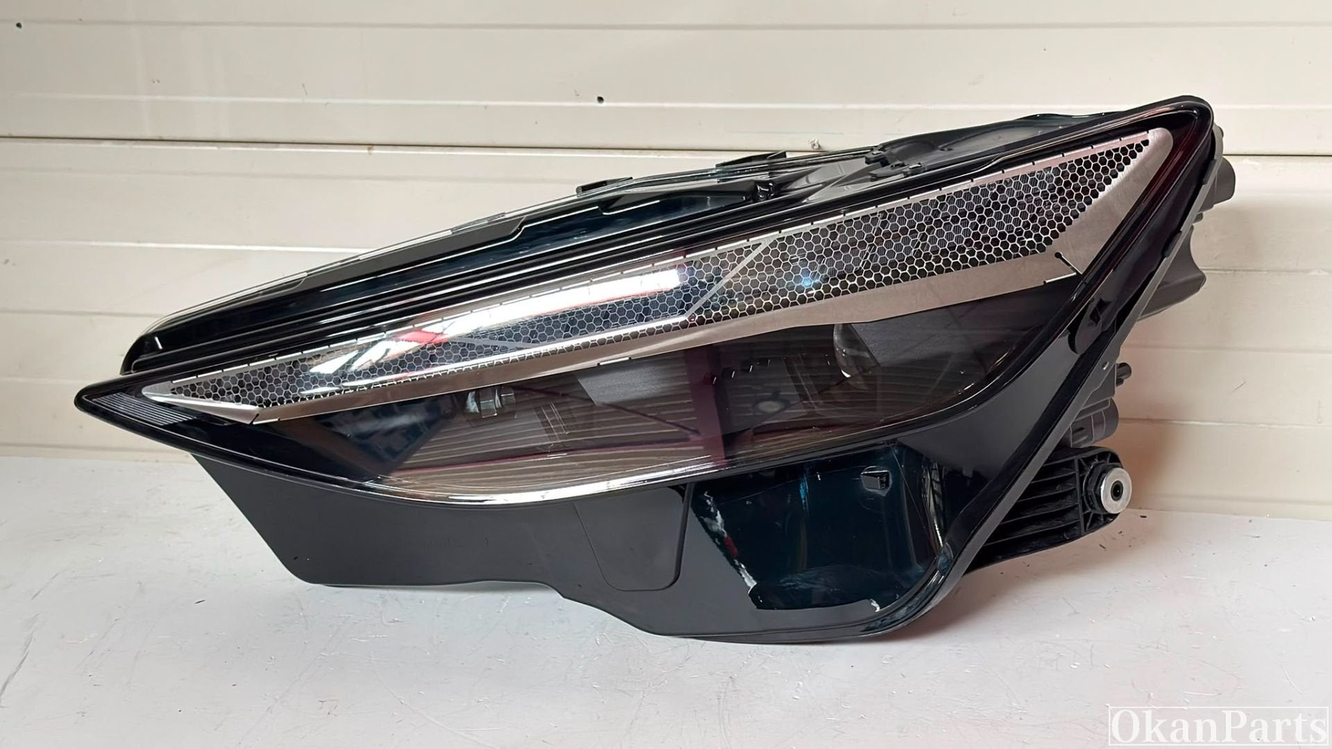 Audi A6 C9 4P LED linker koplamp links 4P0941003, Gebruikt, AUDI AG, Auto-Union-Strasse 1
85045  Ingolstadt, DE, Kundenbetreuung@audi.de