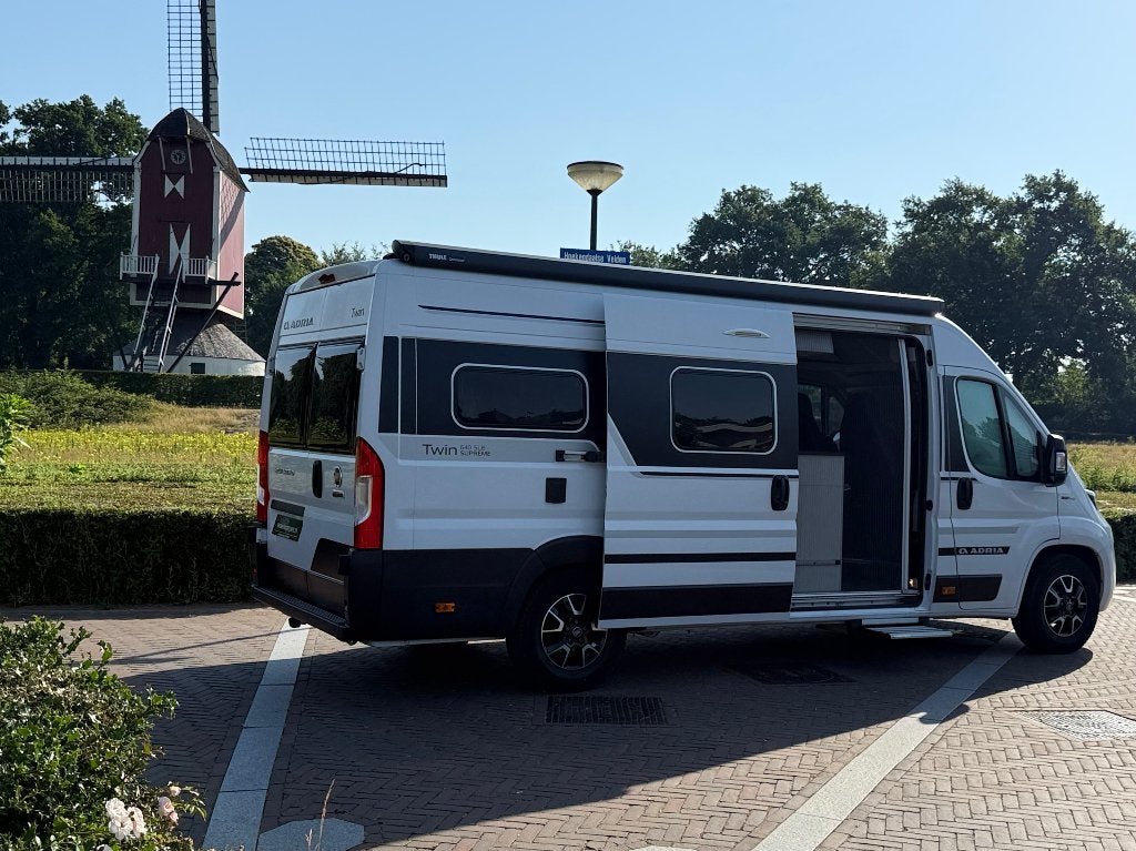 Twin Supreme 640  SLB-1e Eig.-Enkele bedden-Zgan-Lage kmst, Buscamper of Camperbus, 6 tot 7 meter, Bedrijf, Diesel