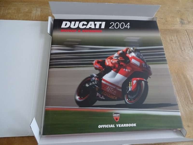 Ducati Corse - Official Yearbook 2004 - Moto GP & Superbike, Verzenden, Gelezen