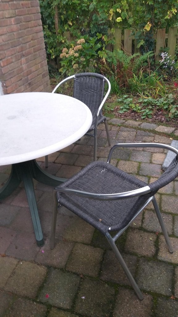 Ronde tuintafel (kunststof) met 2 stoelen, Tuin en Terras, Ophalen, Gebruikt, Rond, Kunststof