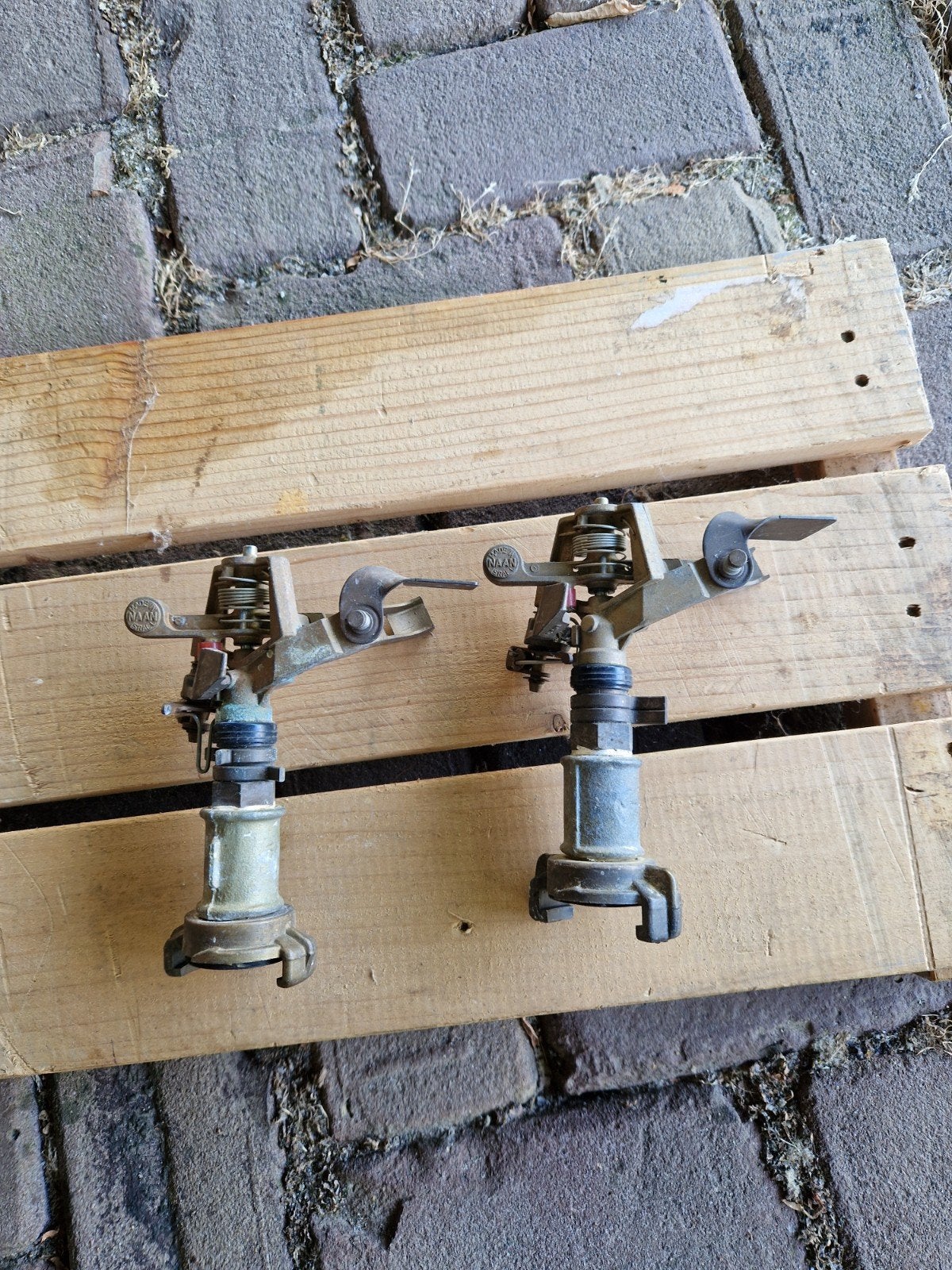 2 Gebruikte sproeiers met diverse koppelingen, Tuin en Terras, Ophalen of Verzenden, Gebruikt, Sectorsproeier