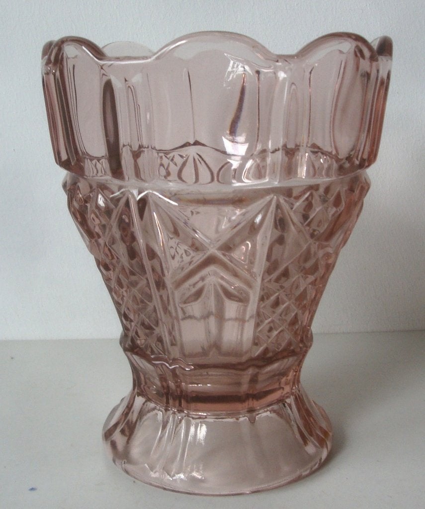 Art deco vaas, persglas, kleur oud-roze, goede staat, 17 cm, Ophalen of Verzenden