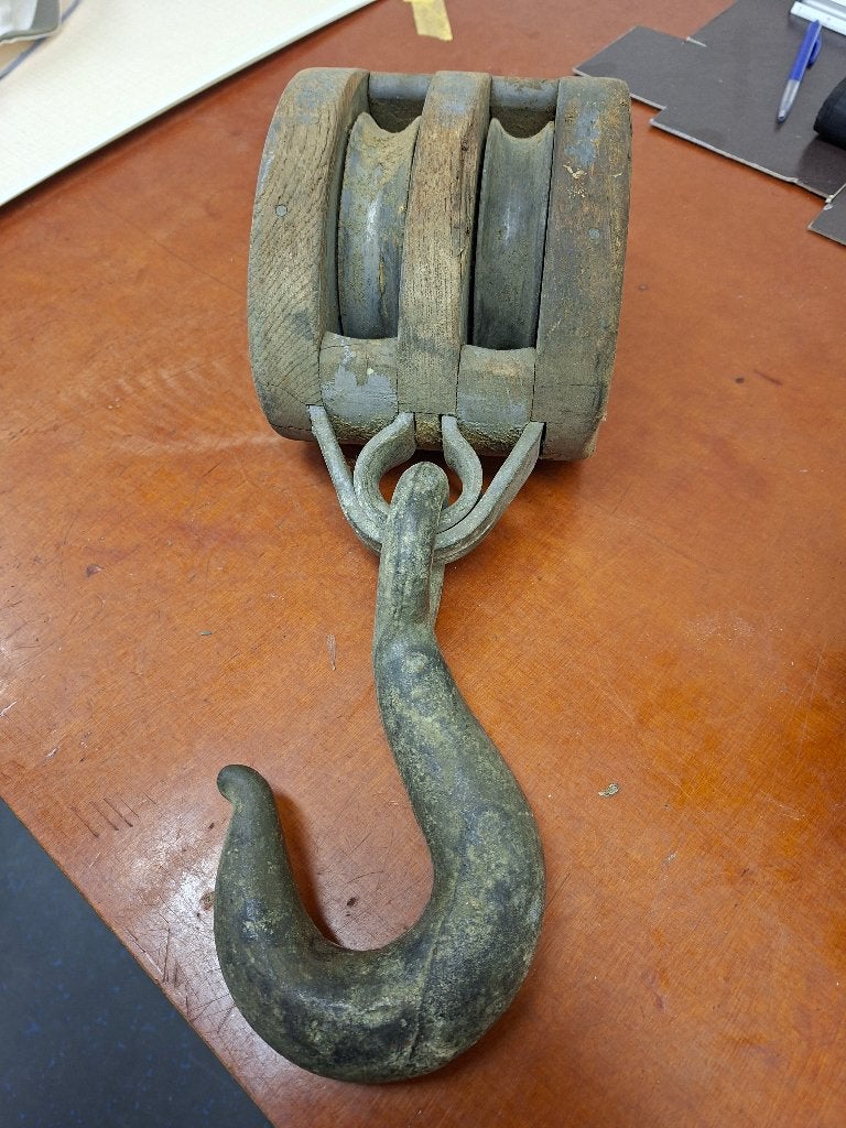 Antieke houten katrollen met haak en één zonder haak., Ophalen, Gebruikt, Overige typen