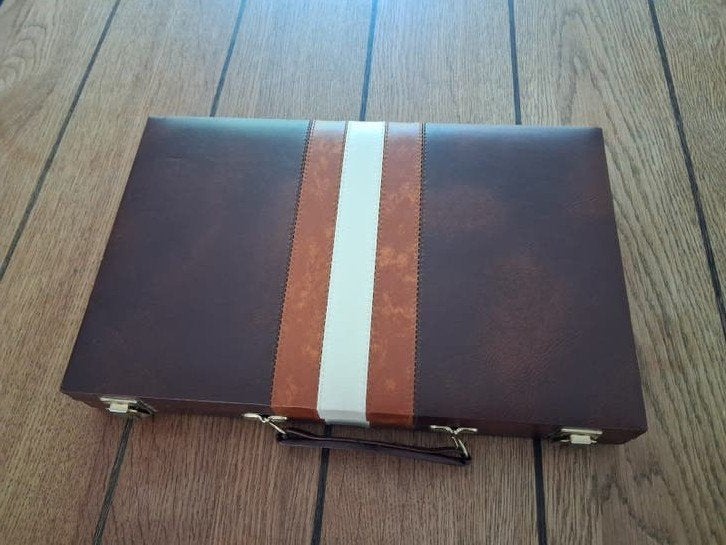 Backgammon spel in luxe koffer tric trac, Een of twee spelers, Ophalen of Verzenden, Zo goed als nieuw, Onbekend