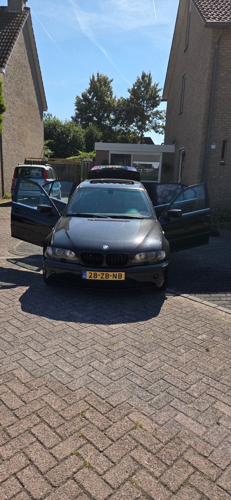 BMW 3-Serie 2.0 I 320 AUT 2004 Zwart, Achterwielaandrijving, Zwart, Zwart, 75 €/maand