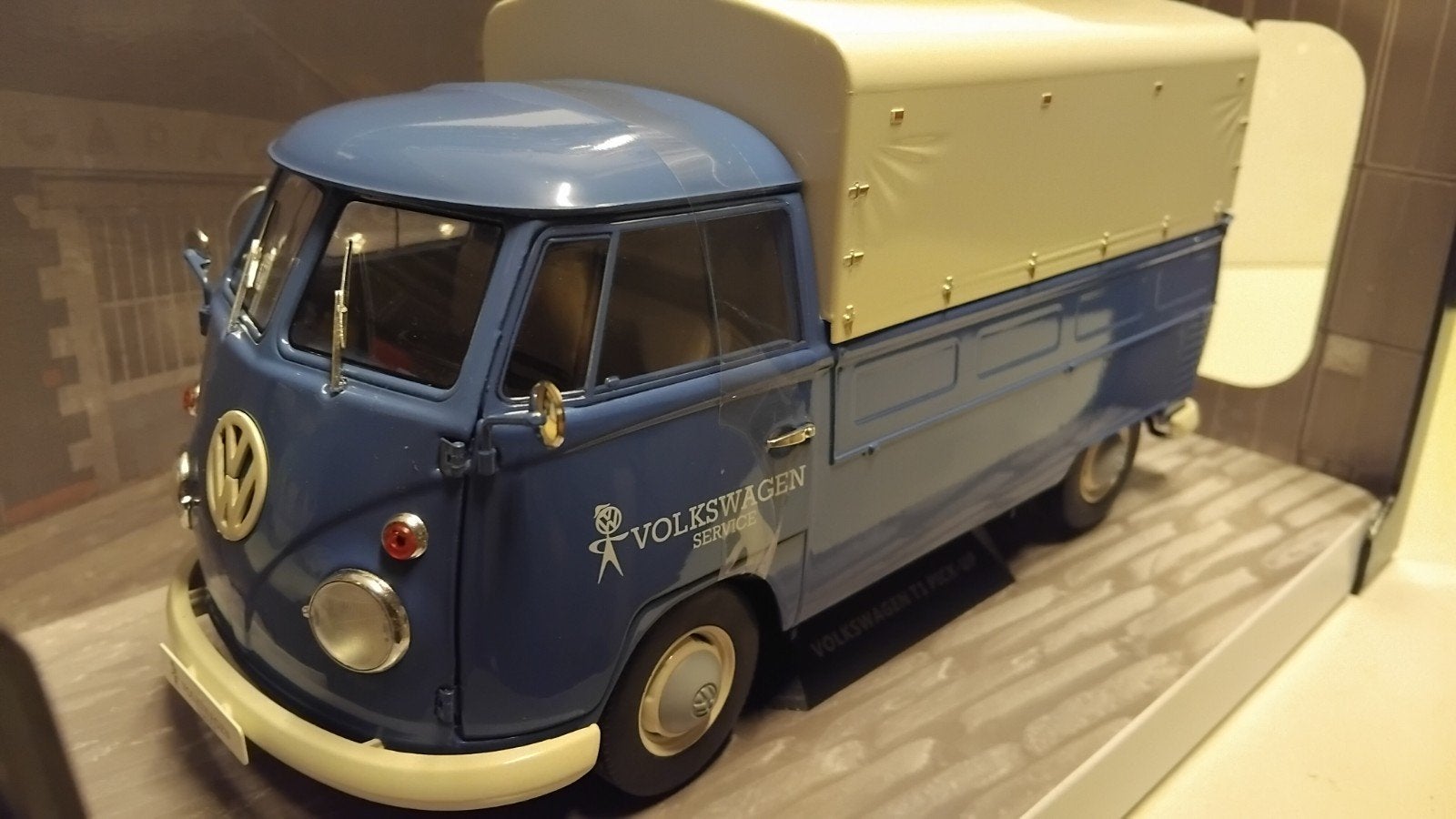 Volkswagen T1 pick up met huif Service Solido metal 1:18 KRD, Hobby en Vrije tijd, Ophalen of Verzenden, Zo goed als nieuw, Auto