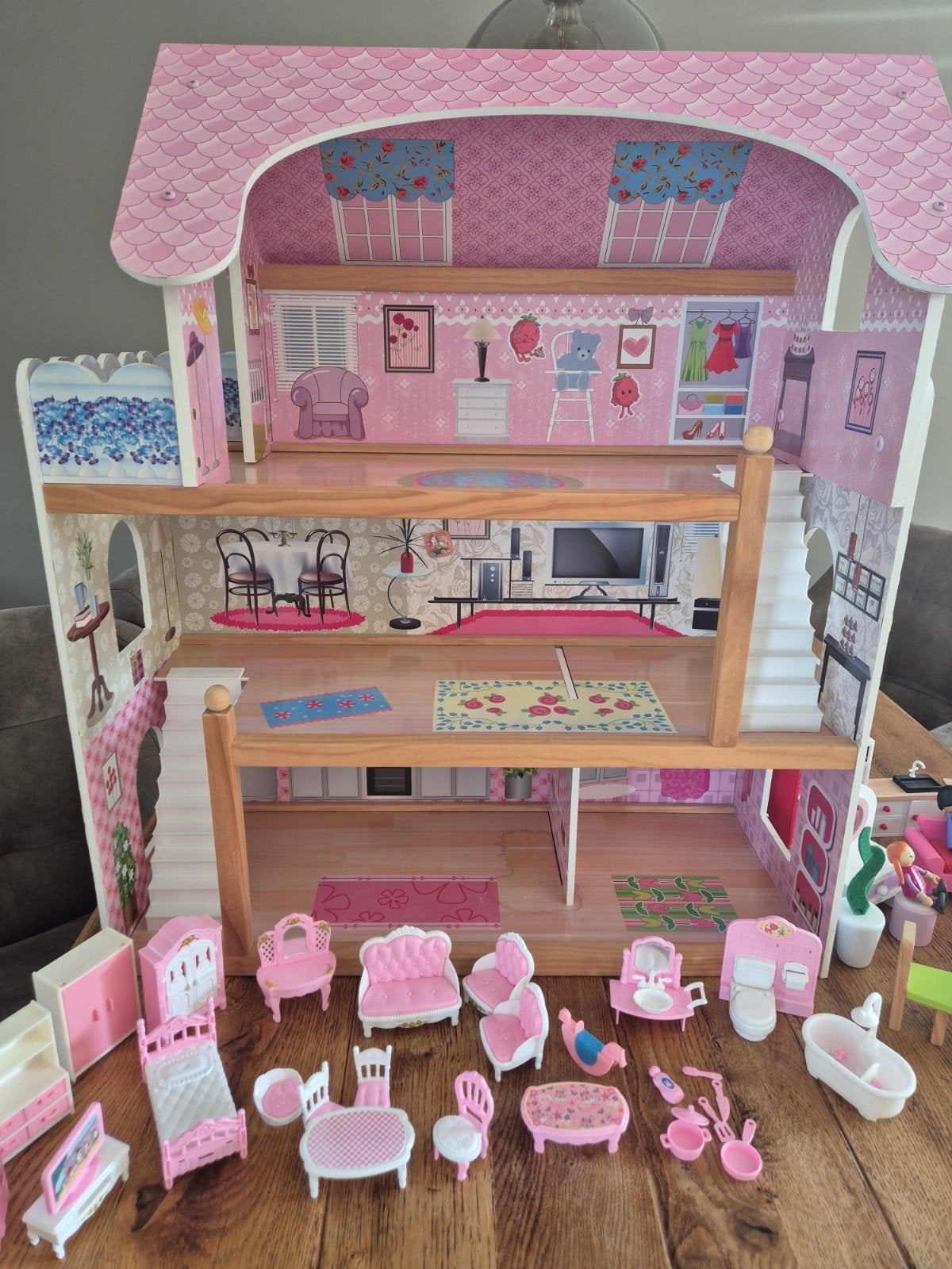 Houten poppenhuis met meubeltjes en popjes, Kinderen en Baby's, Speelgoed | Poppenhuizen, Ophalen, Gebruikt, Poppenhuis