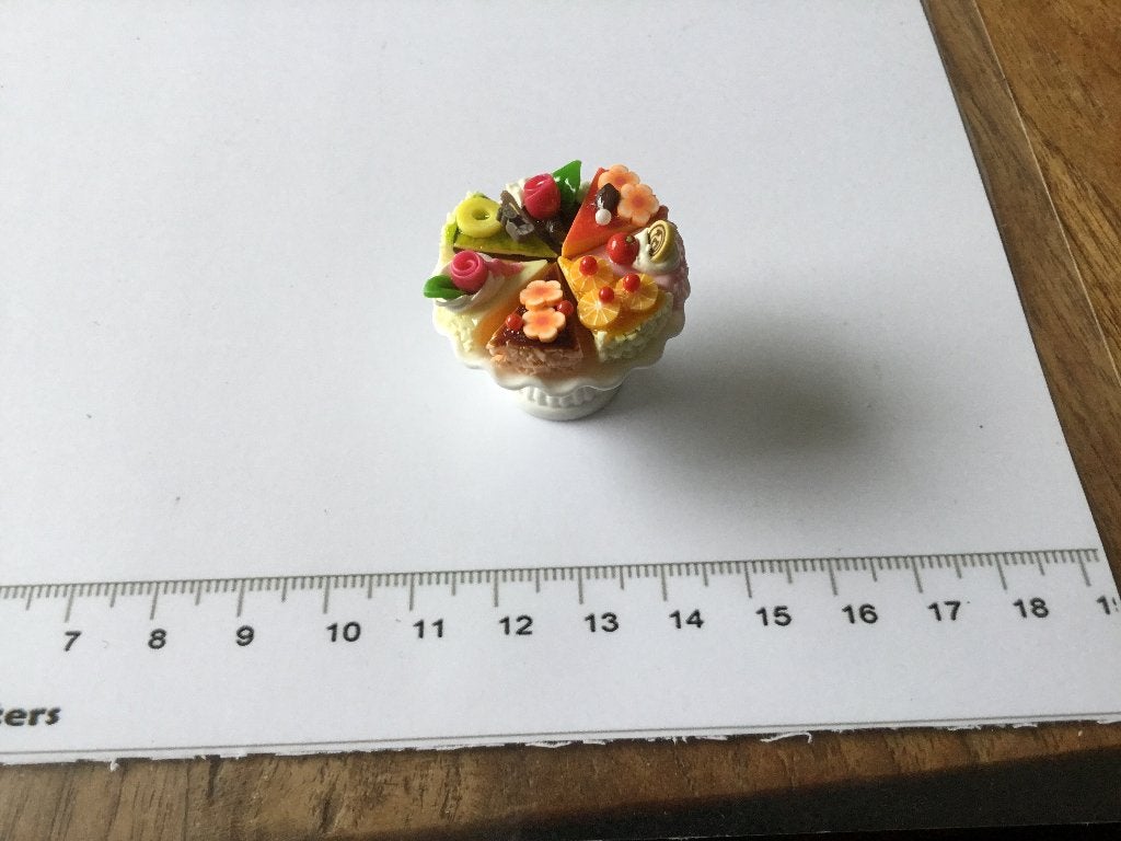 Poppenhuis miniaturen plateau met taart punten 143, Ophalen of Verzenden, Nieuw, Poppenhuis