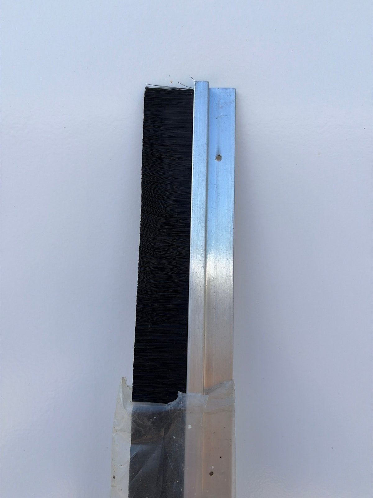 Nieuwe Tochtstrip Aluminium met Borstel 210 cm, Doe-het-zelf en Verbouw, Ophalen, Overige typen, Nieuw, Metaal