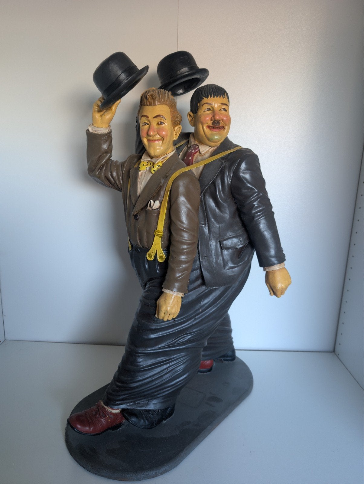 Jun Asilo Beeld Laurel & Hardy 1997 - 75 cm hoog, Groep mensen, Overige materialen, Beeld, Meerkleurig
