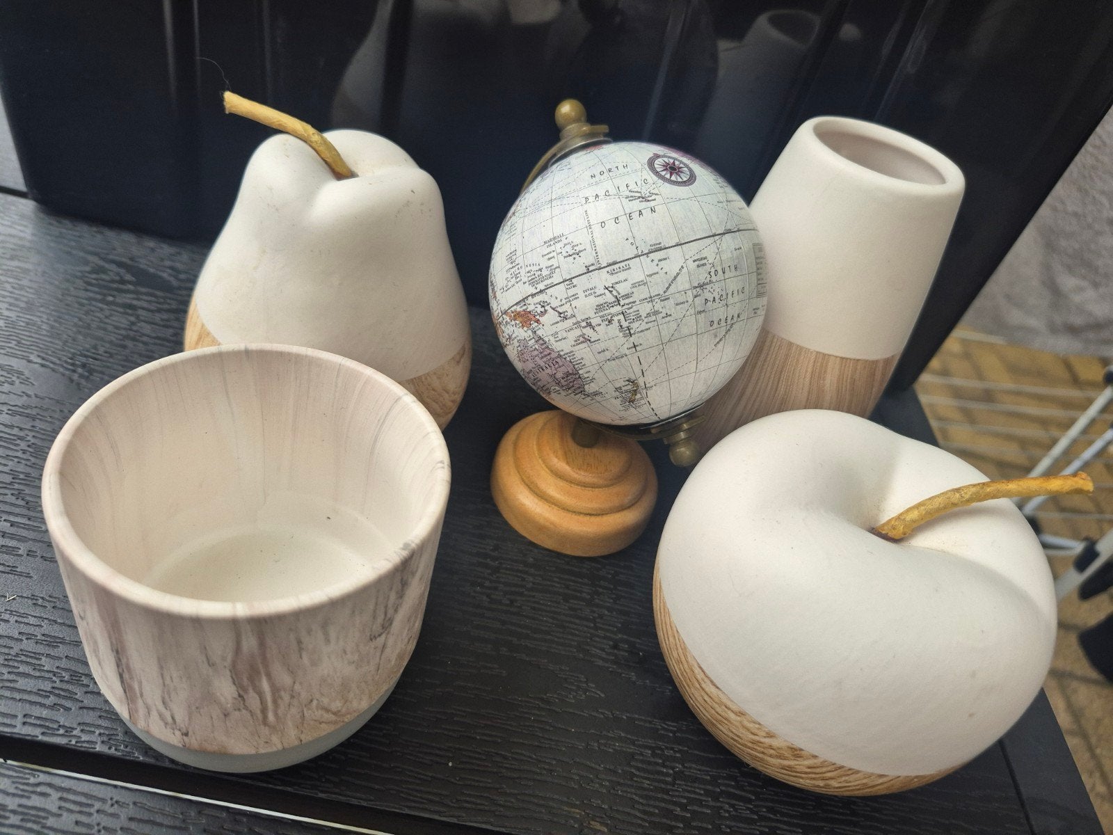 Decoratie set: peer, appel, wereldbol, vaas en potje, Hout, Gebruikt, Ophalen of Verzenden, Modern