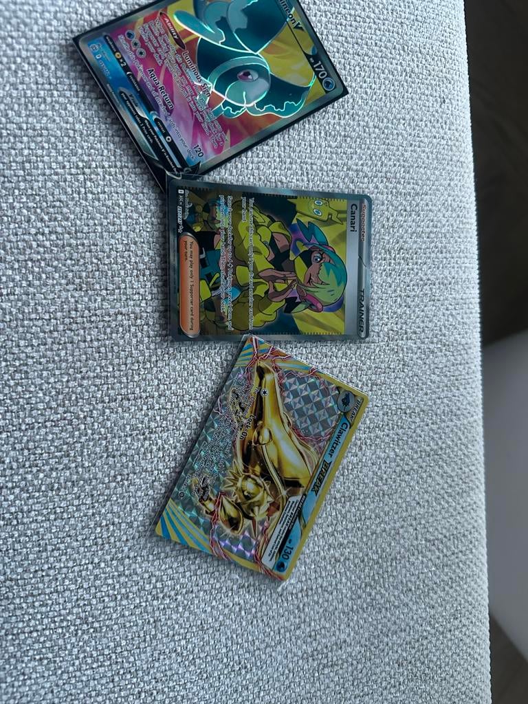 3 Engelse Pokémon kaarten - V, Trainer en Gold, Ophalen of Verzenden, Zo goed als nieuw, Meerdere kaarten, Foil