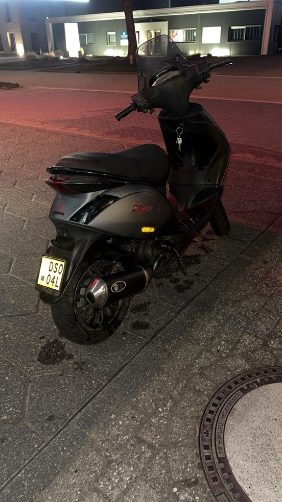 Zip 4t 80cc, Fietsen en Brommers, Scooters | Piaggio, Zo goed als nieuw, Zip, Benzine, Ophalen