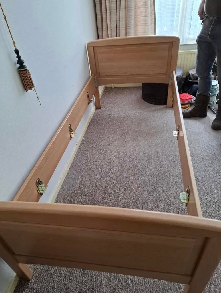 Elektrisch verstelbare bodem, 25cm matras, bedombouw, 80cm, Huis en Inrichting, Ophalen, Eenpersoons, Zo goed als nieuw, 80 cm