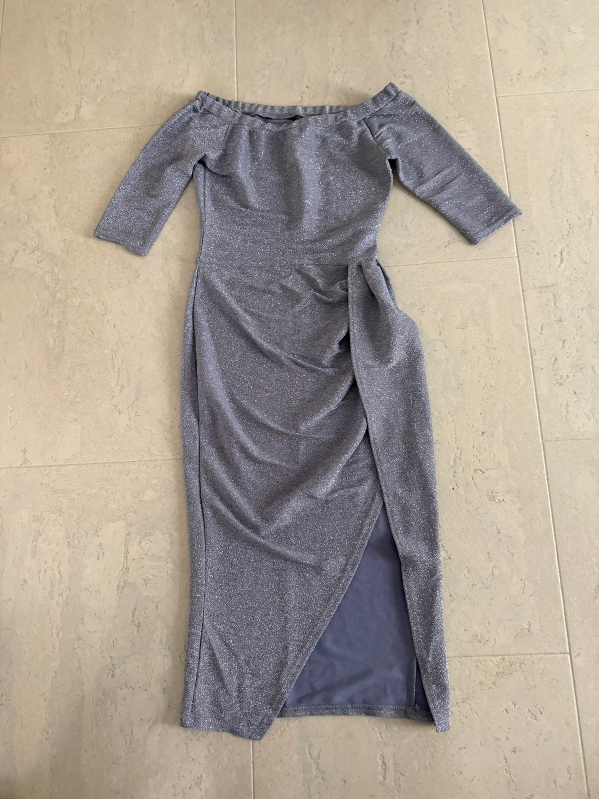 Jurk zilveren glitter met split maat S, Kleding | Dames, Galajurk, Ophalen of Verzenden, Zo goed als nieuw, Maat 36 (S)