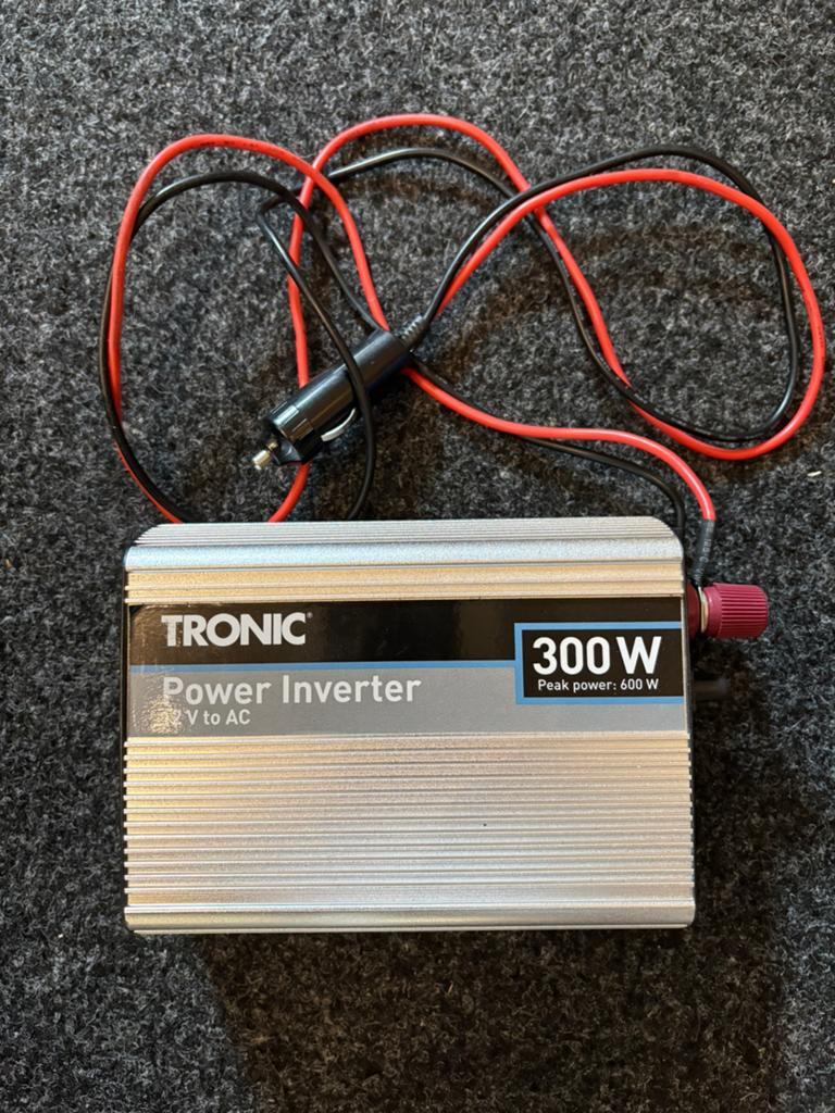 TRONIC Power Inverter 300W (piek 600W) 12V naar AC, Ophalen of Verzenden, Zo goed als nieuw