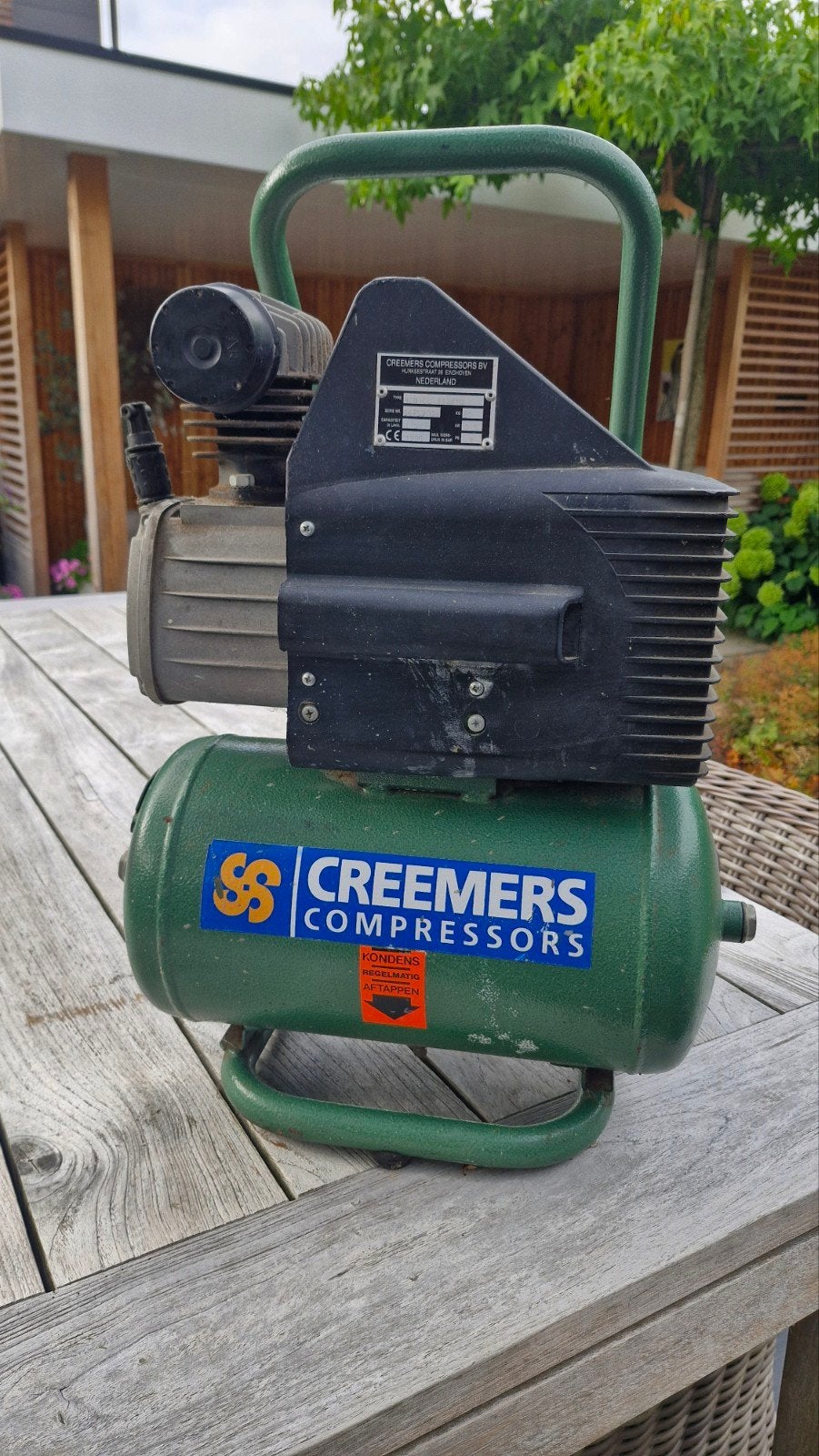 Creemers Zuigercompressor met complete accessoires set, Ophalen, Gebruikt, 6 tot 10 bar, 200 tot 400 liter/min
