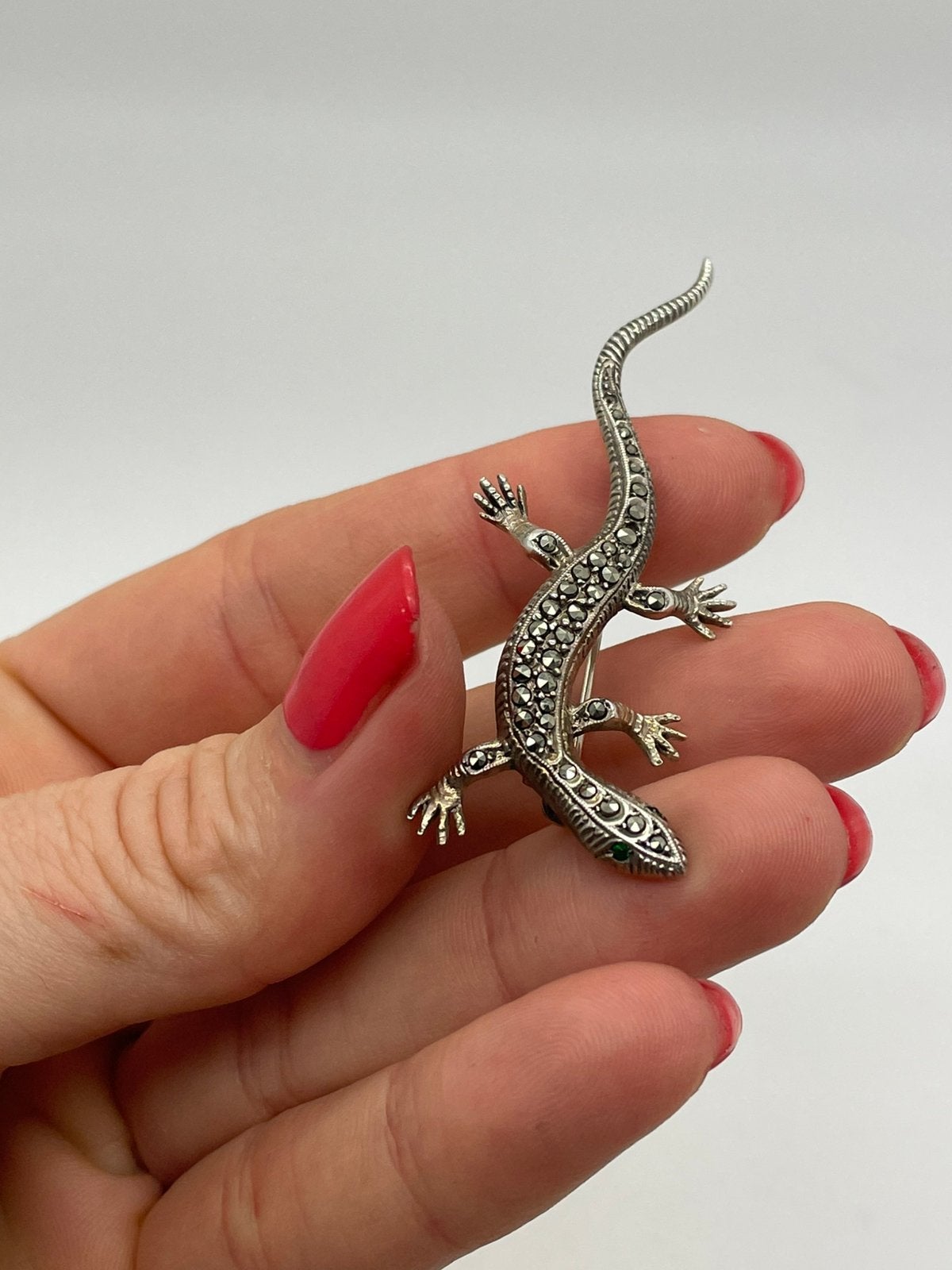 F472 Prachtige zilveren hagedis broche, Ophalen of Verzenden, Zilver, Broche, Met edelsteen
