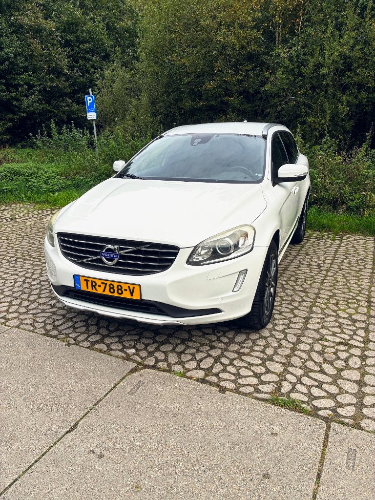 Volvo XC60 2.0 T5 AUT 2014 Wit (facelift model), Auto's, 15 km/l, Zwart, 4 cilinders, 1969 cc