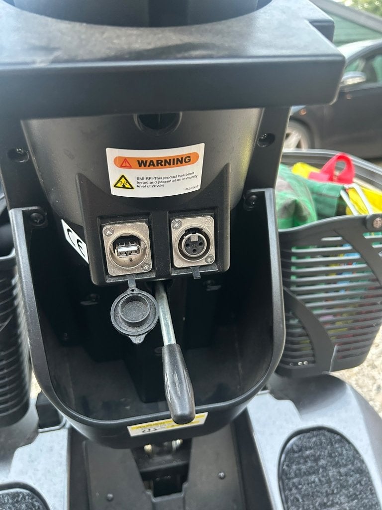 Scootmobiel in goede staat met 120 km radius, Ophalen, Zo goed als nieuw, 16 km/u of meer, Mango