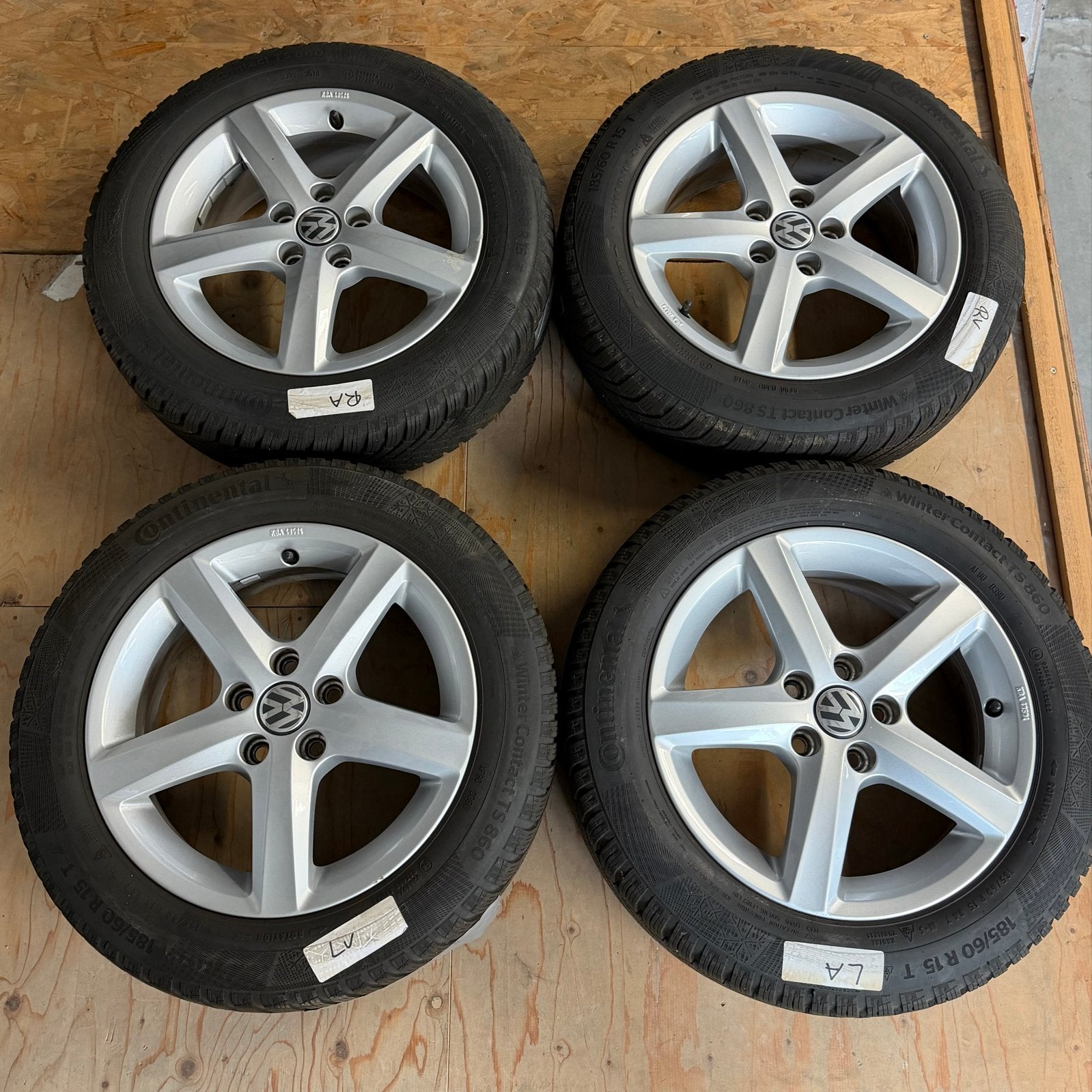 VW Polo winterbanden met velgen - Continental 185/60 R15, Auto-onderdelen, Ophalen, Gebruikt, 15 inch, Banden en Velgen