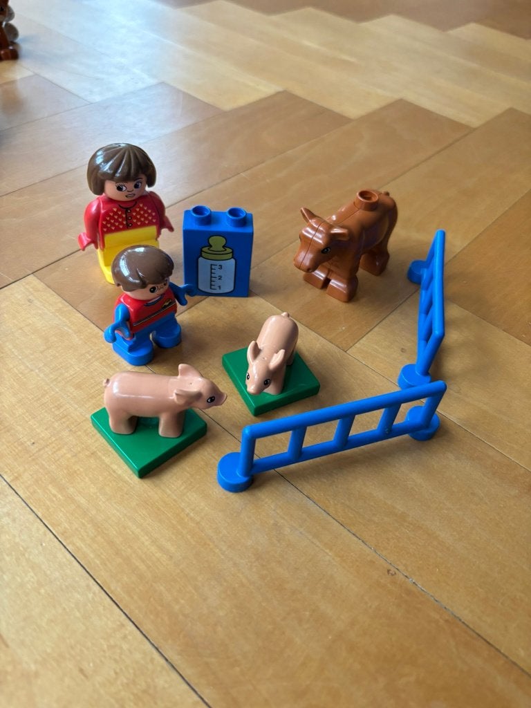 Lego duplo met kinderboerderij dieren (koe en varkens),, Overige thema's, Accessoire, Ophalen of Verzenden, Zo goed als nieuw