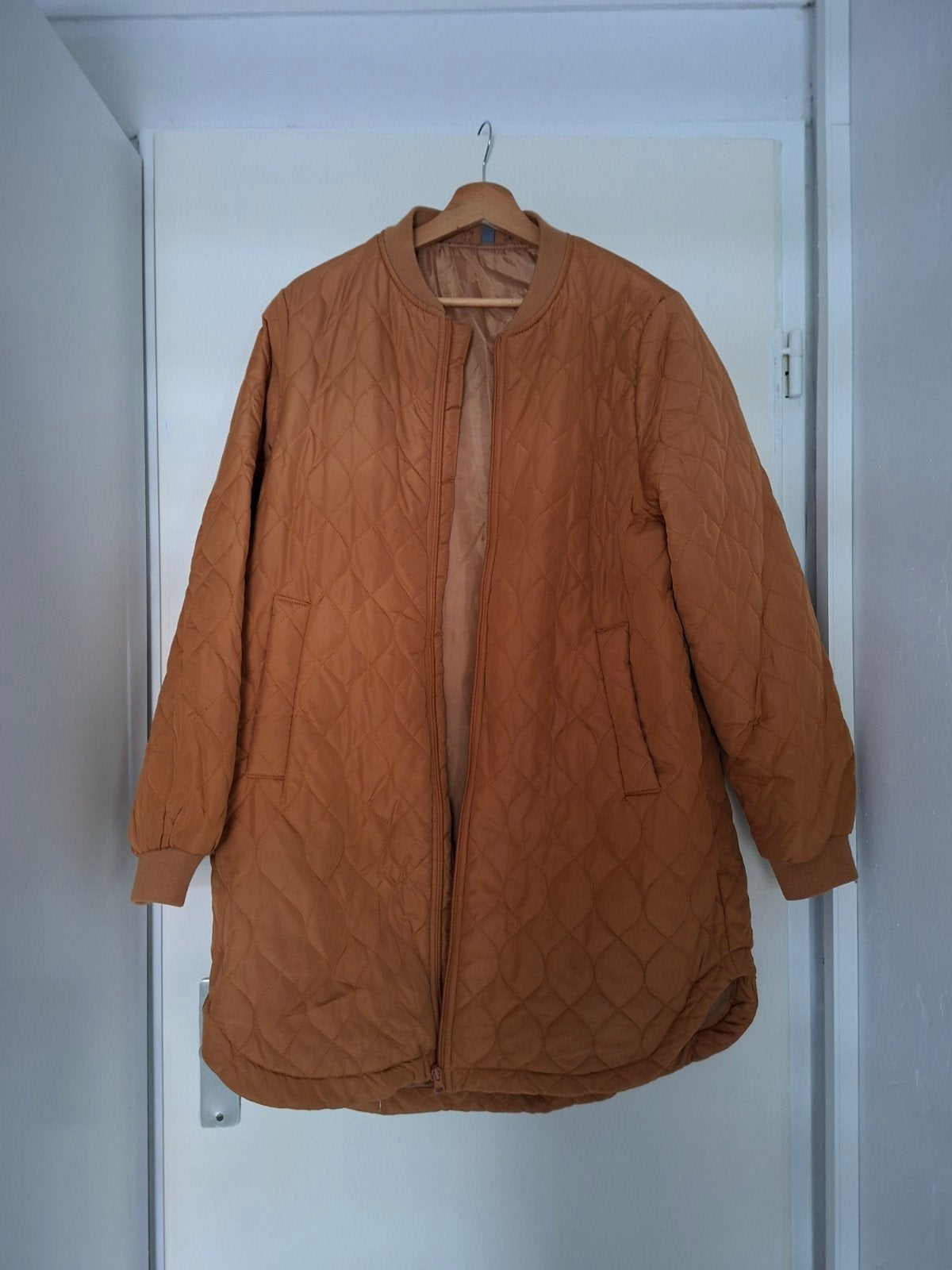 Gewatteerde jas in maat 42/44 (L), Kleding | Dames, Ophalen of Verzenden, Zo goed als nieuw, Maat 42/44 (L), Bruin