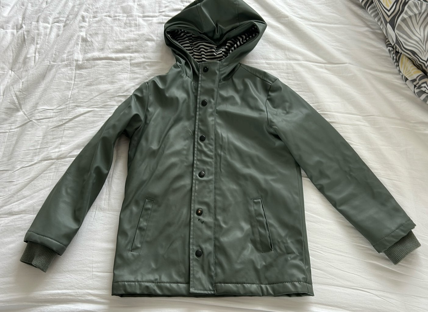 Regen jas maat 134 - 140 hema groen, Kinderen en Baby's, Kinderkleding | Maat 134, Ophalen of Verzenden, Gebruikt, Jongen of Meisje