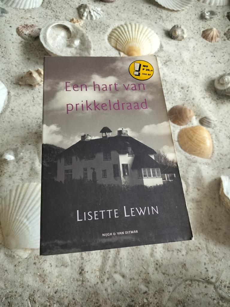 Lisette Lewin - Een hart van prikkeldraad, Gelezen, Ophalen of Verzenden, Lisette Lewin