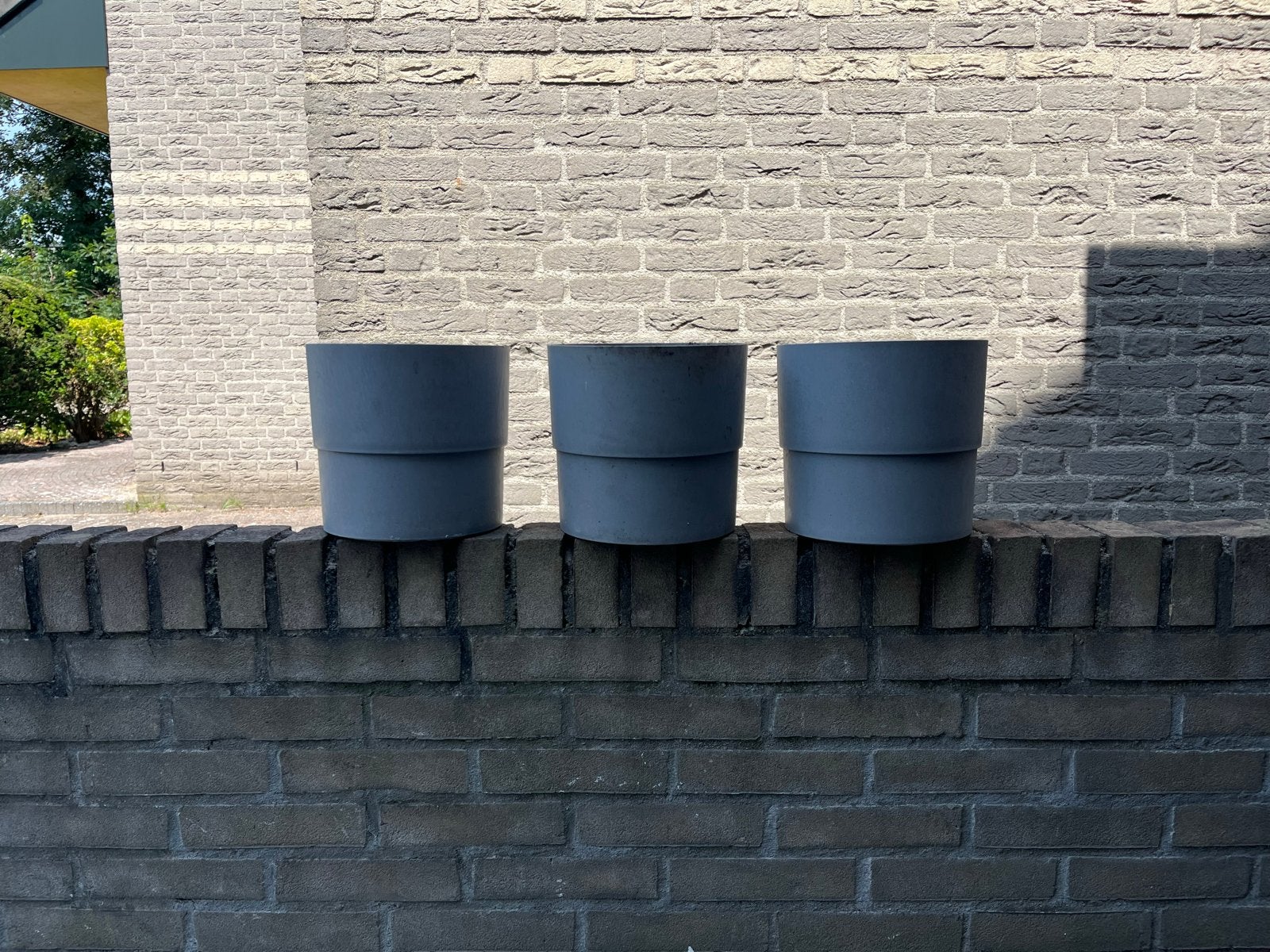 3 grijze plastic bloempotten, Tuin en Terras, Bloempotten, Kunststof, Gebruikt, Rond, Binnen