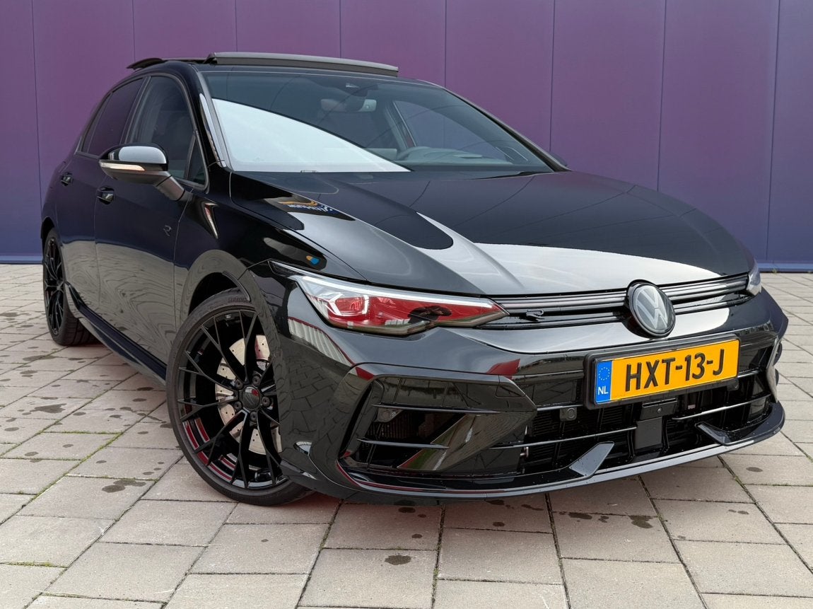 Volkswagen Golf 8.5 R Performance Black Edition l AKRAPOVIC, Auto's, Automaat, Zwart, Zwart, Vierwielaandrijving