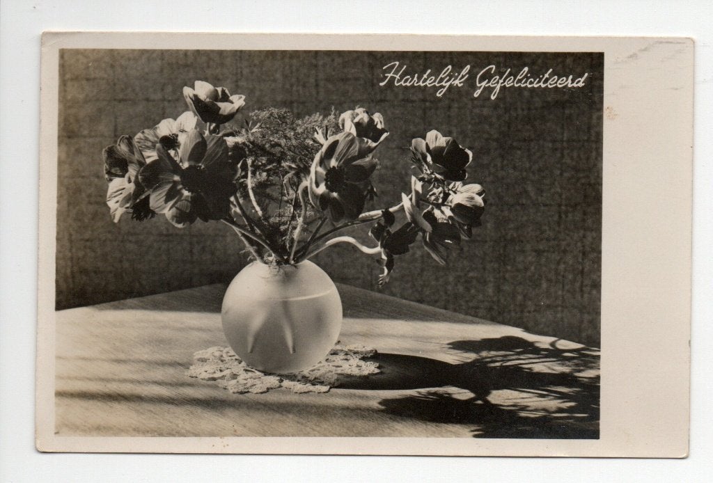 Oude ansichtkaart: Hartelijk Gefeliciteerd met bloemen. 1943, Verzamelen, Ansichtkaarten | Nederland, Gelopen, Overijssel, Voor 1920