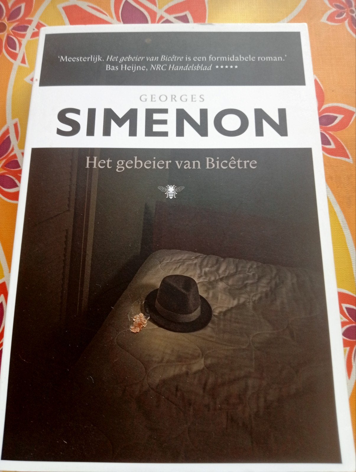 Georges Simenon - Het gebeier van Bicêtre, Ophalen of Verzenden, Zo goed als nieuw, Georges Simenon, Nederland