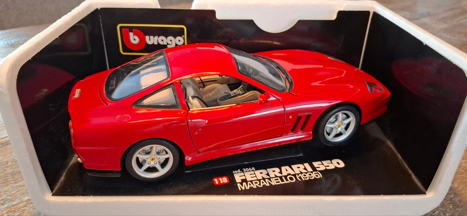 Burago Ferrari 550 Maranello (1996) 1:18, Ophalen of Verzenden, Zo goed als nieuw, Auto, Bburago