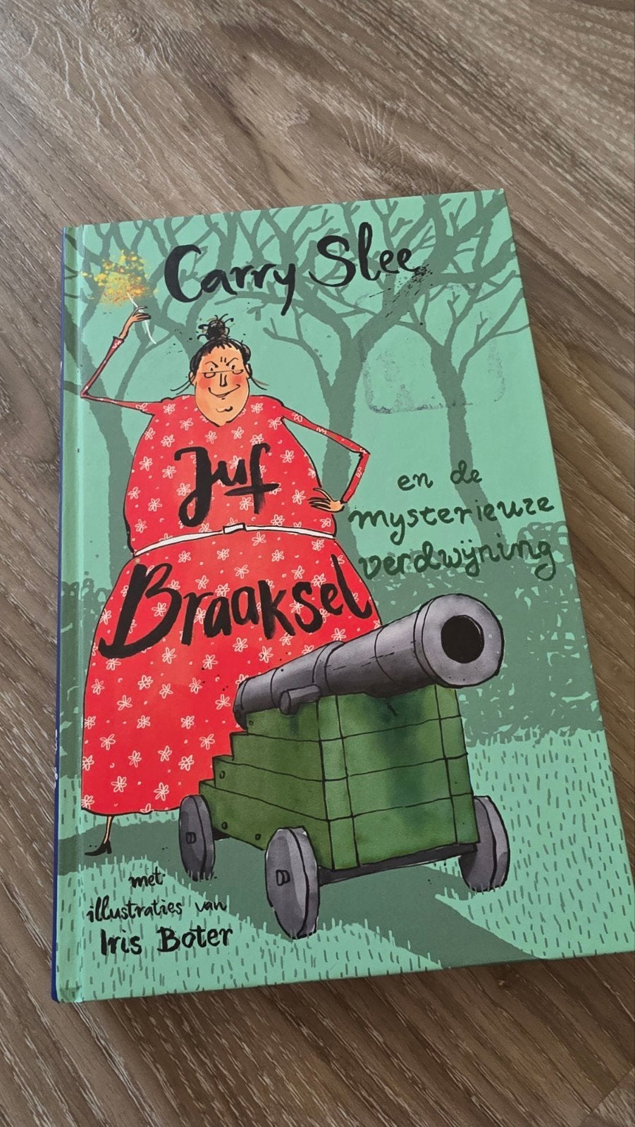 Juf Braaksel en de mysterieuze verdwijning - Carry Slee, Ophalen of Verzenden, Zo goed als nieuw, Carry Slee, Fictie