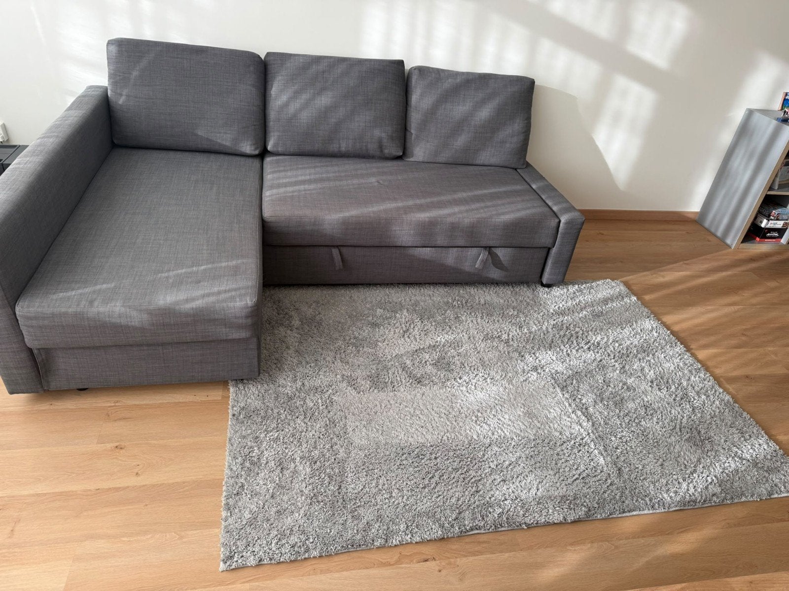 Grijze slaapbank met chaise longue en opbergruimte, Ophalen, Driepersoons, Zo goed als nieuw, 200 tot 250 cm