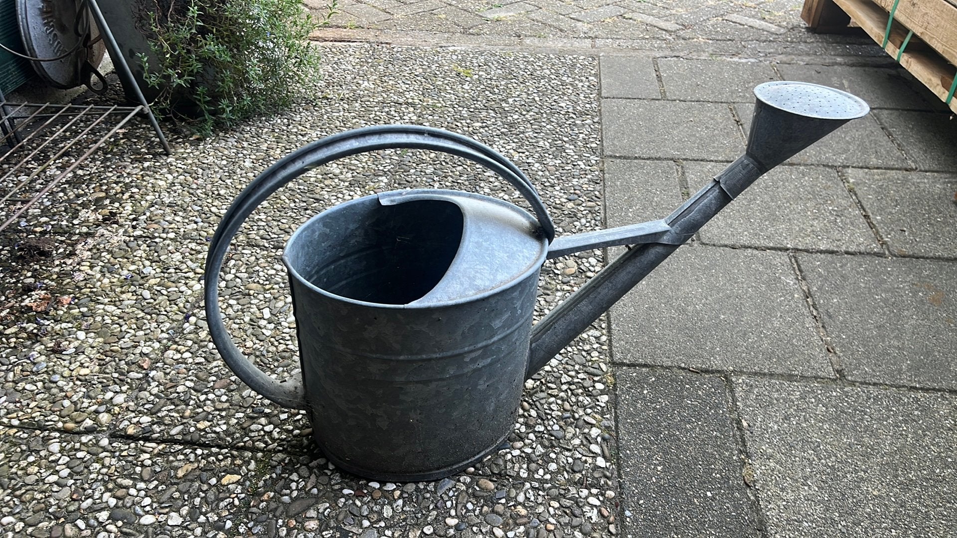 Zinken gieter groot, Tuin en Terras, Gieters, Ophalen, Gebruikt, IJzer
