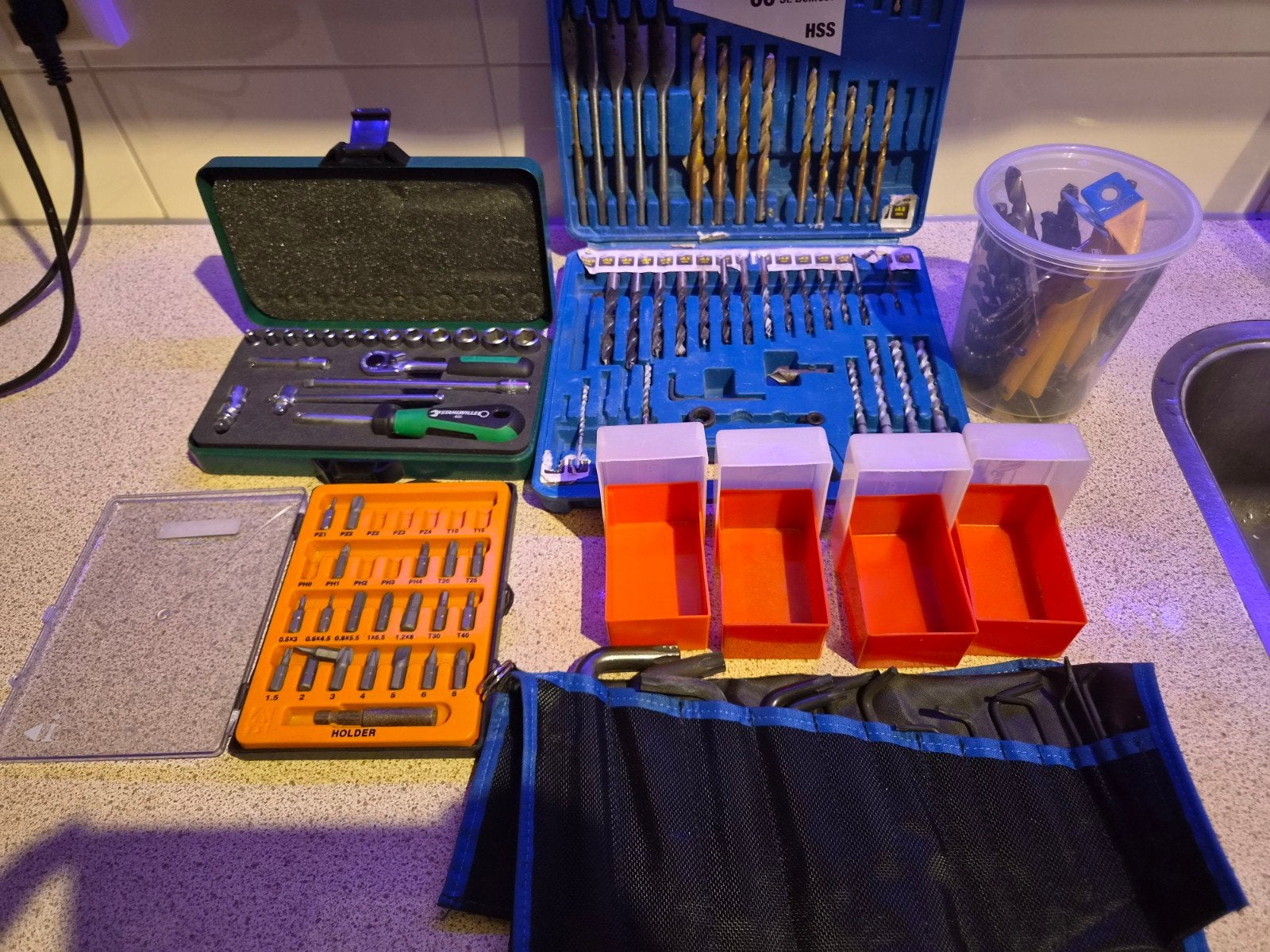 Gereedschapsset: Boren, doppen en bitjes, Doe-het-zelf en Verbouw, Gereedschap | Handgereedschap, Ophalen, Gebruikt, Bitset, Skandia